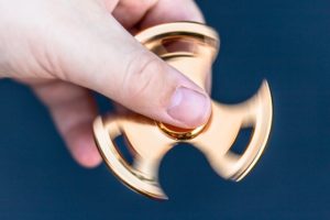 Die Fidget Spinner und das Waffengesetz (Myriams-Fotos/pixabay)