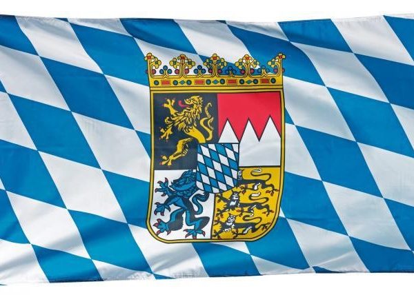 Bayernfahne mit Wappen